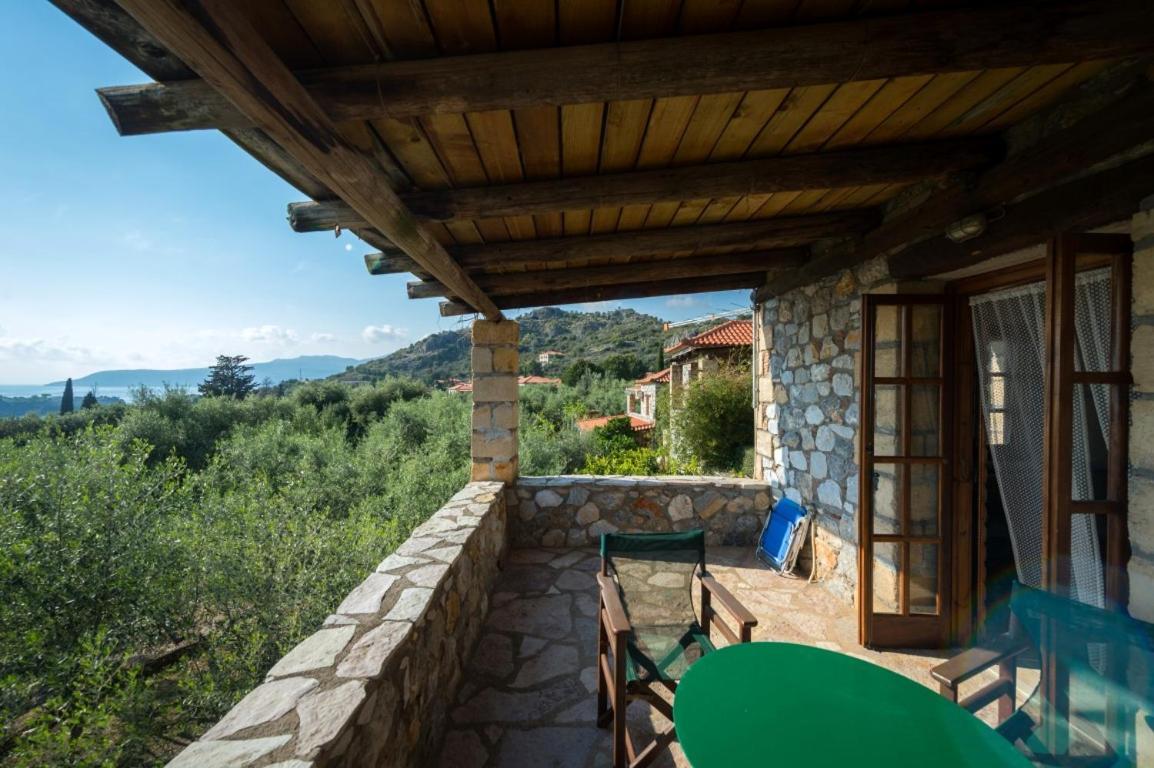 Porto Kalamitsi Stone-Built Bungalows Kardhamili Eksteriør billede