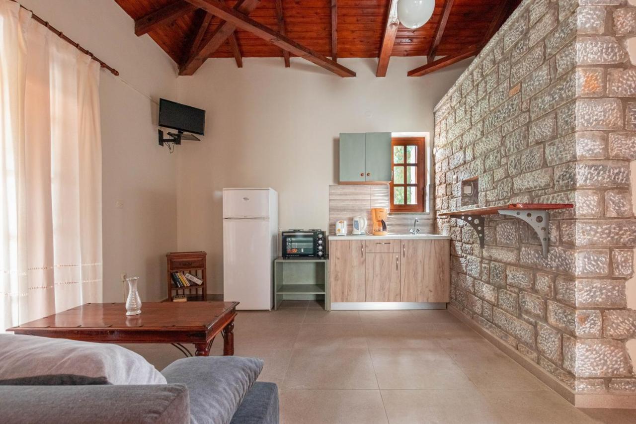 Porto Kalamitsi Stone-Built Bungalows Kardhamili Eksteriør billede