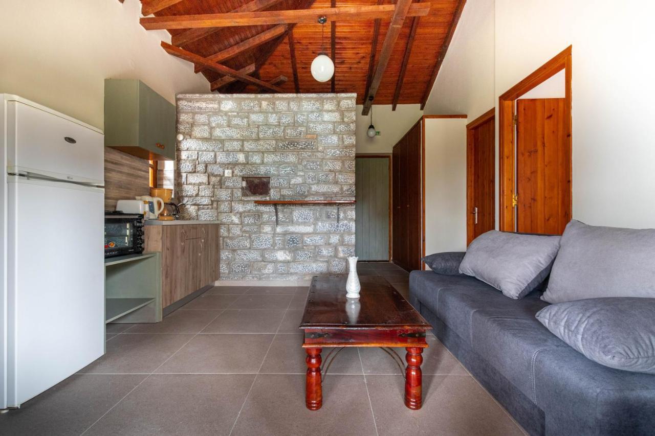 Porto Kalamitsi Stone-Built Bungalows Kardhamili Eksteriør billede